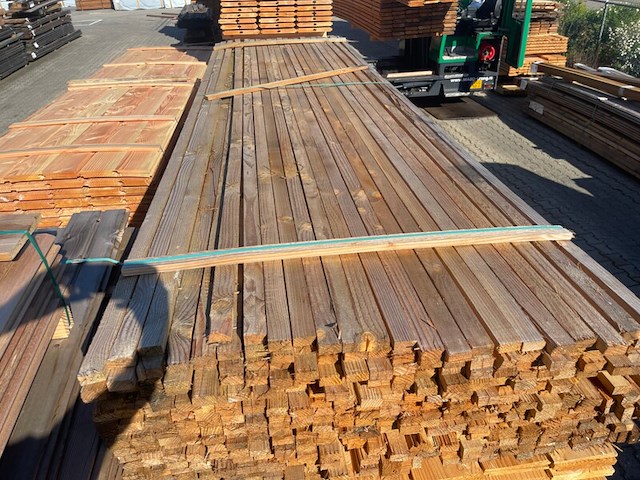 Ca. 385x douglas latten fijnbezaagd, 25x45mm, lengte 400cm - afbeelding 1 van  3