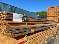 Ca. 385x douglas latten fijnbezaagd, 25x45mm, lengte 400cm - afbeelding 2 van  3