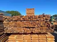 Ca. 385x douglas latten fijnbezaagd, 25x45mm, lengte 400cm - afbeelding 3 van  3