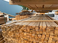Ca. 385x douglas latten fijnbezaagd, 25x45mm, lengte 400cm - afbeelding 1 van  3