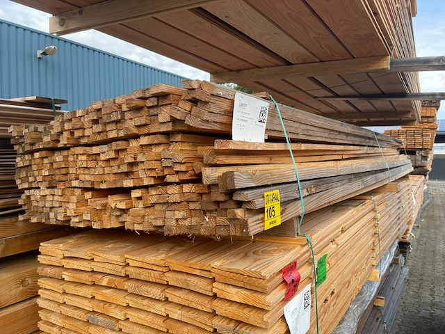 Ca. 385x douglas latten fijnbezaagd, 25x45mm, lengte 400cm - afbeelding 2 van  3