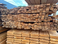 Ca. 385x douglas latten fijnbezaagd, 25x45mm, lengte 400cm - afbeelding 3 van  3