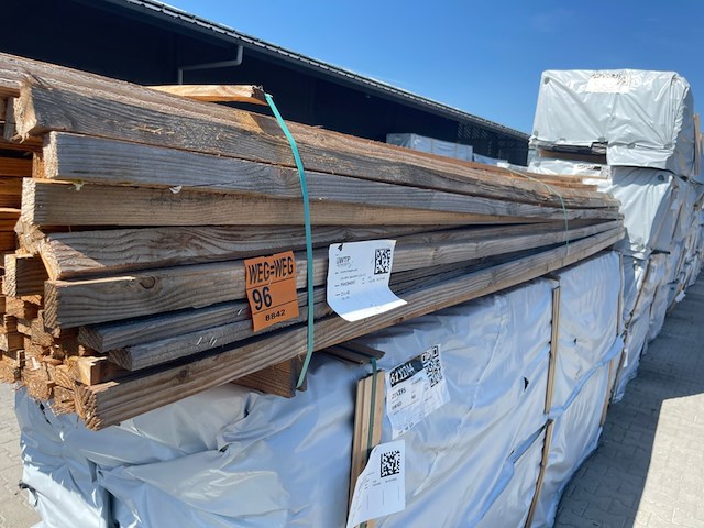 Ca. 385x douglas latten fijnbezaagd, 25x45mm, lengte 400cm - afbeelding 2 van  3