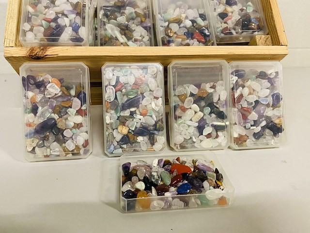 Ca. 38x cassettes met trommelstenen mix split - afbeelding 3 van  4