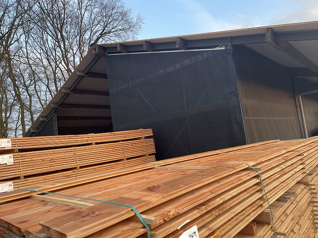 Ca. 38x douglas blokhut profiel, 28x175mm, lengte 500cm - afbeelding 1 van  3