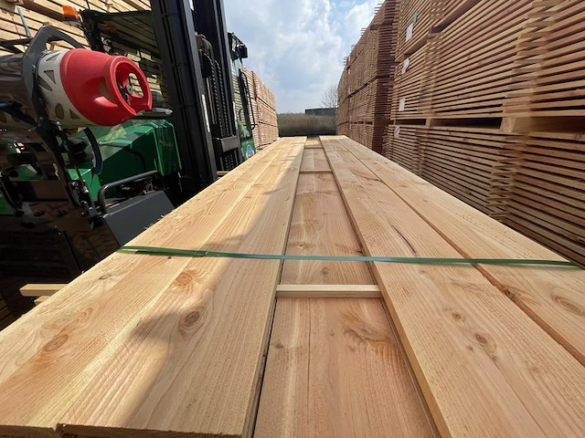 Ca. 38x douglas planken fijnbezaagd, 22x200mm, lengte 400cm - afbeelding 1 van  4