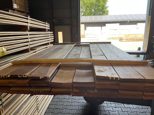 Ca. 38x guyana ipé country grade planken geschaafd, 18x140mm, lengte 200cm - afbeelding 1 van  3
