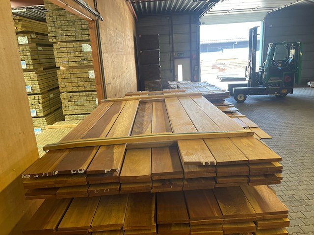 Ca. 38x guyana ipé country grade planken geschaafd, 18x140mm, lengte 200cm - afbeelding 1 van  3