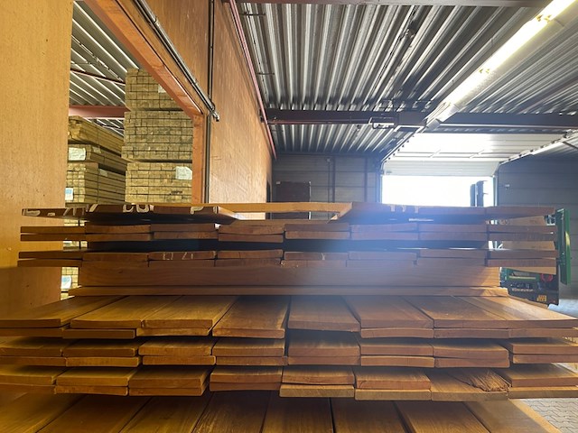 Ca. 38x guyana ipé country grade planken geschaafd, 18x140mm, lengte 200cm - afbeelding 2 van  3