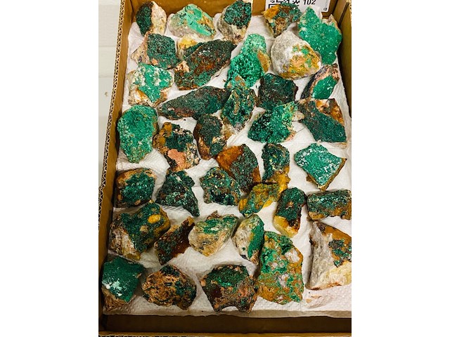Ca. 38x malachiet brokjes - afbeelding 4 van  7