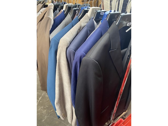 Ca. 38x merkkostuums - afbeelding 2 van  5