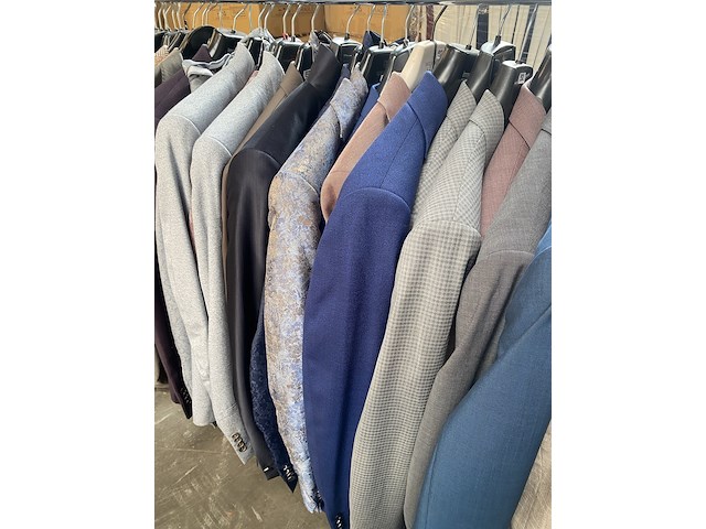 Ca. 38x merkkostuums - afbeelding 3 van  5