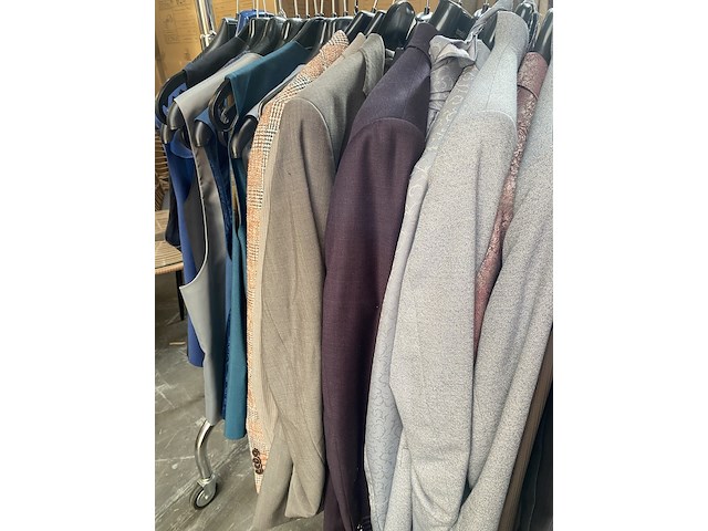 Ca. 38x merkkostuums - afbeelding 4 van  5