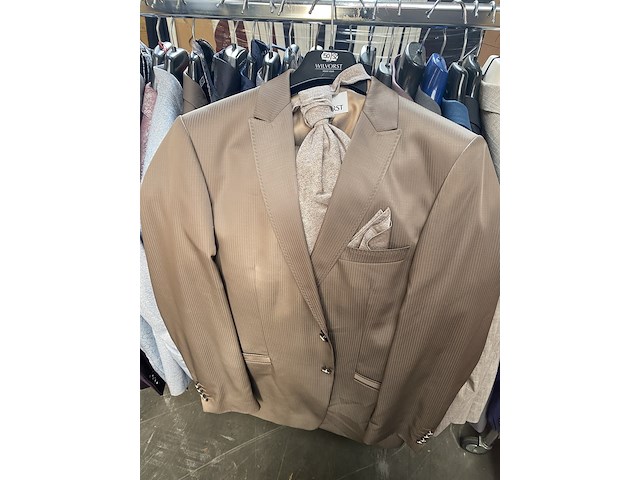 Ca. 38x merkkostuums - afbeelding 5 van  5