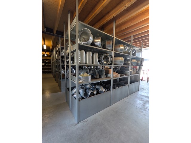 Ca. 39 meter metalen legbord stelling - afbeelding 3 van  10