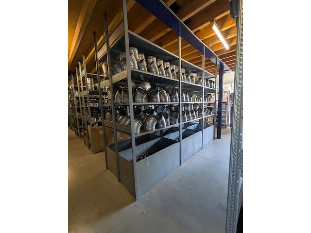 Ca. 39 meter metalen legbord stelling - afbeelding 4 van  10