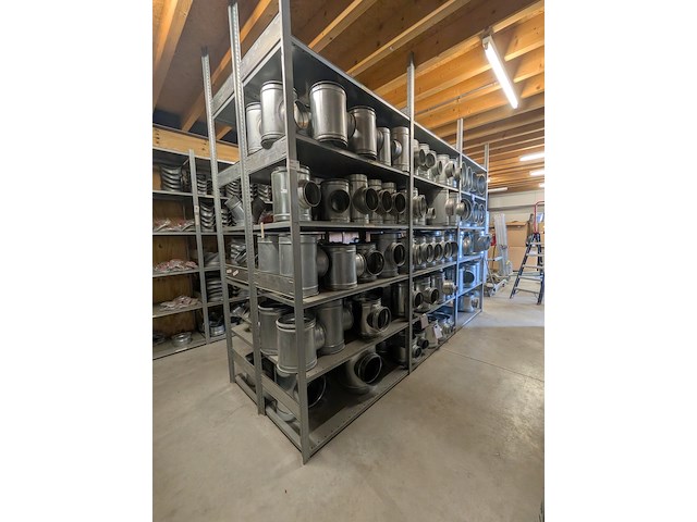 Ca. 39 meter metalen legbord stelling - afbeelding 7 van  10