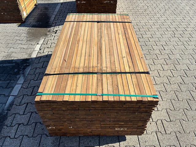 Ca. 396x guyana ipé latten geschaafd, 25x40mm, lengte 155cm - afbeelding 1 van  3