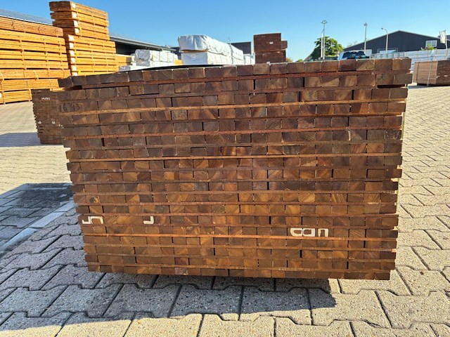 Ca. 396x guyana ipé latten geschaafd, 25x40mm, lengte 155cm - afbeelding 2 van  3