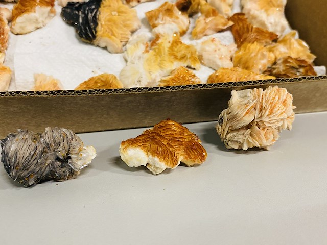 Ca. 39x bariet brokjes - afbeelding 2 van  8