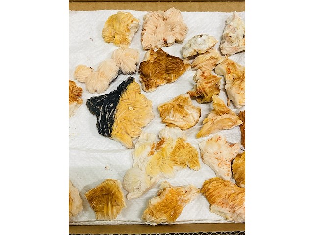 Ca. 39x bariet brokjes - afbeelding 7 van  8