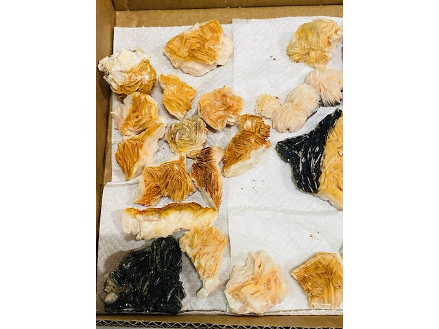 Ca. 39x bariet brokjes - afbeelding 8 van  8