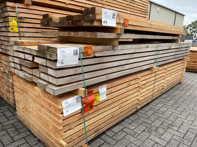 Ca. 39x douglas dakbalken fijnbezaagd, 50x150mm, lengte 400cm - afbeelding 4 van  4