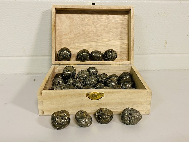 Ca. 39x pyriet klompjes getrommeld - afbeelding 1 van  4