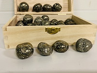 Ca. 39x pyriet klompjes getrommeld - afbeelding 2 van  4