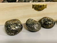 Ca. 39x pyriet klompjes getrommeld - afbeelding 3 van  4