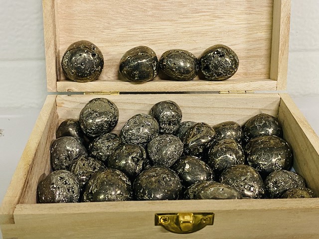 Ca. 39x pyriet klompjes getrommeld - afbeelding 4 van  4