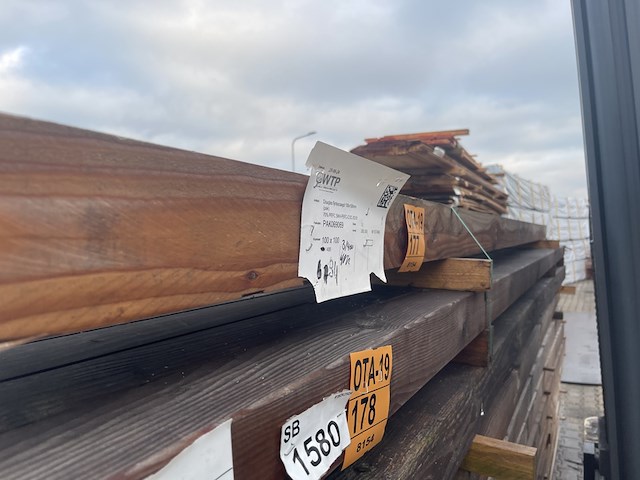 Ca. 3x douglas balken fijnbezaagd , 100x100mm, lengte 400cm - afbeelding 2 van  3