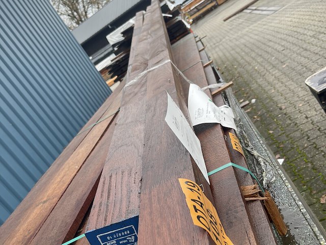 Ca. 3x iroko geschaafd, fj, gelamineerd , 72x96mm, lengte 2/590cm, 1/455cm - afbeelding 1 van  3