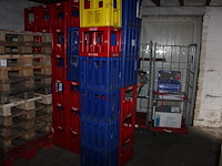Ca. 40 lege kratten. - afbeelding 1 van  2