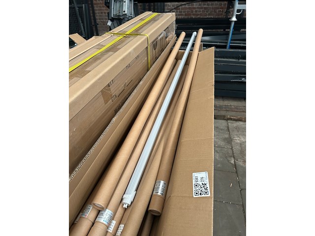 Ca. 400x led tube (w.o. 250x qb-lt-22w-4k-125-1497), qbright - afbeelding 2 van  7