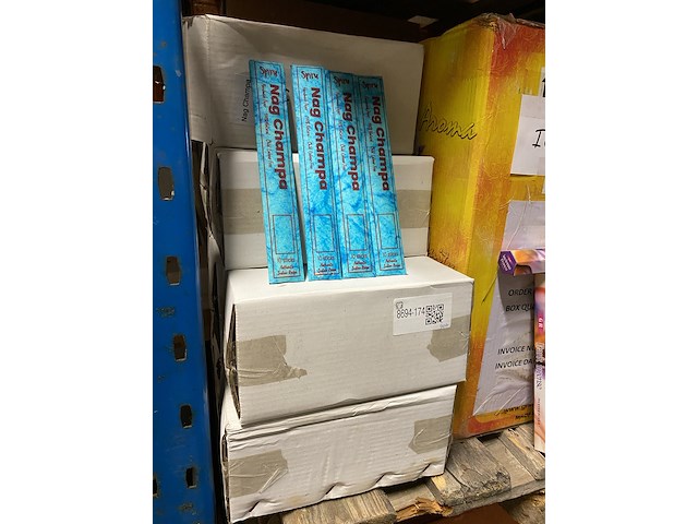 Ca. 400x pakjes wierrook - afbeelding 1 van  2