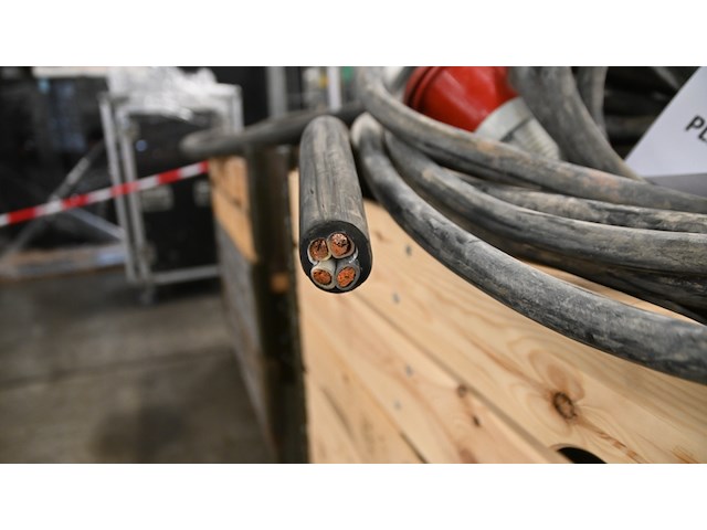 Ca. 4.096 kg bruto koperhoudende zware rubber krachtstroomkabels - afbeelding 14 van  26