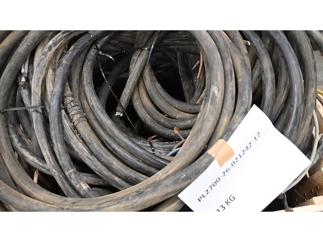 Ca. 4.096 kg bruto koperhoudende zware rubber krachtstroomkabels - afbeelding 1 van  26