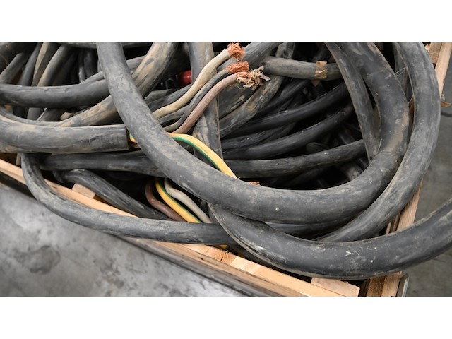 Ca. 4.096 kg bruto koperhoudende zware rubber krachtstroomkabels - afbeelding 20 van  26