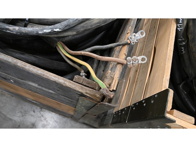 Ca. 4.096 kg bruto koperhoudende zware rubber krachtstroomkabels - afbeelding 23 van  26