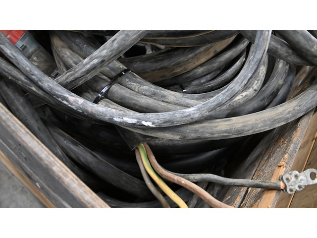 Ca. 4.096 kg bruto koperhoudende zware rubber krachtstroomkabels - afbeelding 24 van  26