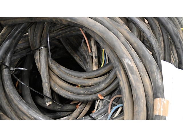 Ca. 4.096 kg bruto koperhoudende zware rubber krachtstroomkabels - afbeelding 3 van  26