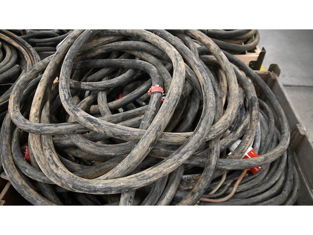 Ca. 4.096 kg bruto koperhoudende zware rubber krachtstroomkabels - afbeelding 5 van  26