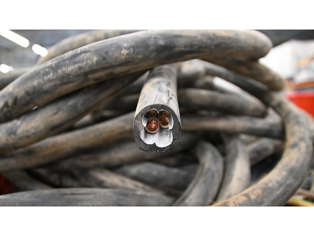 Ca. 4.096 kg bruto koperhoudende zware rubber krachtstroomkabels - afbeelding 6 van  26