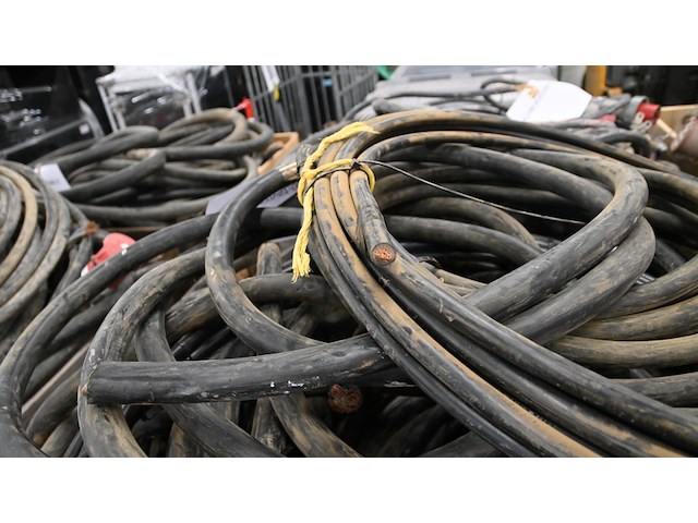 Ca. 4.096 kg bruto koperhoudende zware rubber krachtstroomkabels - afbeelding 8 van  26