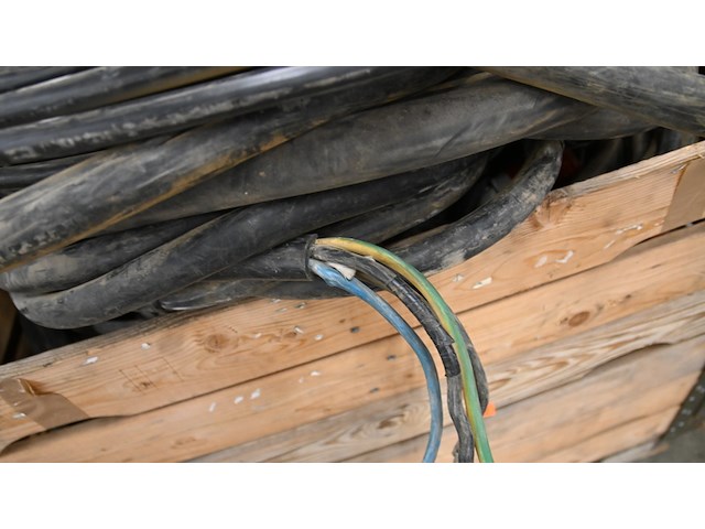 Ca. 4.096 kg bruto koperhoudende zware rubber krachtstroomkabels - afbeelding 9 van  26