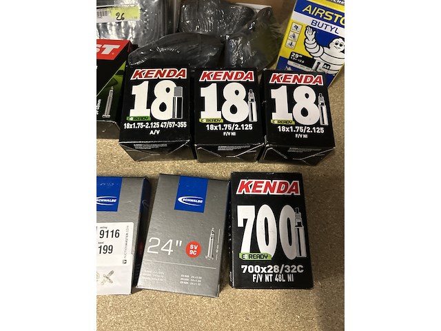 Ca. 40x diverse binnenbanden, w.o. continental, michelin, schwalbe - afbeelding 2 van  9