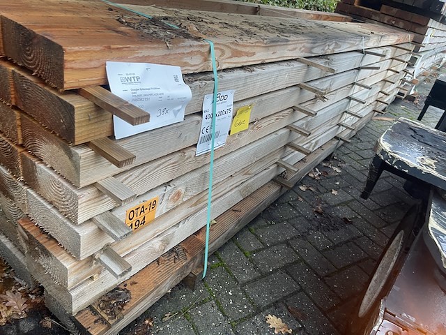 Ca. 40x douglas balken fijnbezaagd, 75x200mm, lengte 400cm - afbeelding 2 van  3