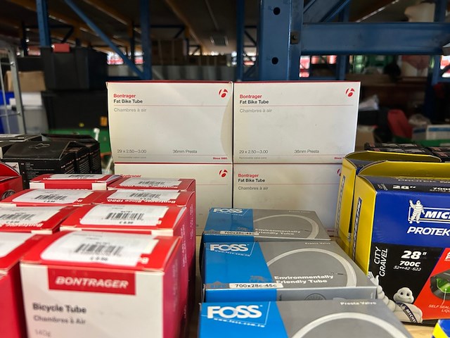 Ca. 40x fiets binnenbanden, w.o. michelin, foss, bontrager - afbeelding 7 van  8