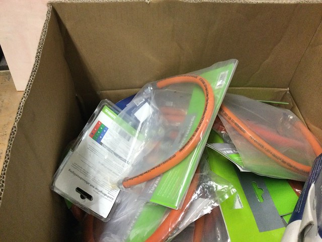 Ca. 40x gasdrukregelaars met slang 2 soorten truma/gimeg - afbeelding 1 van  5